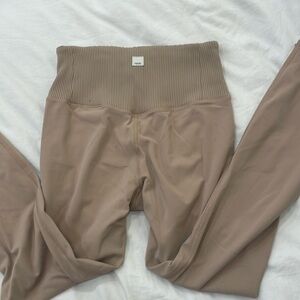 VUORI ribbed studio pant size small in coconut tan